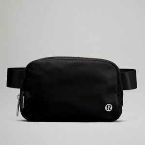 Lululemon Everywhere Belt Bag Black